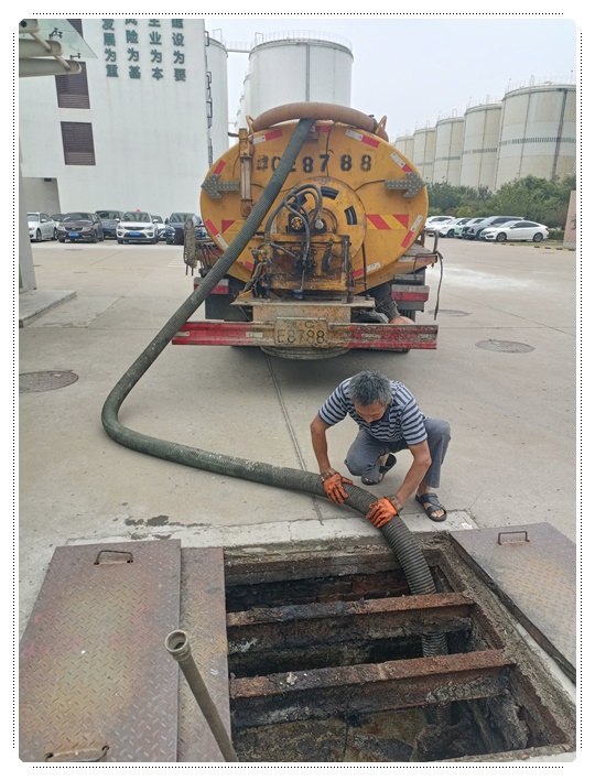 万泉镇隔油池清掏