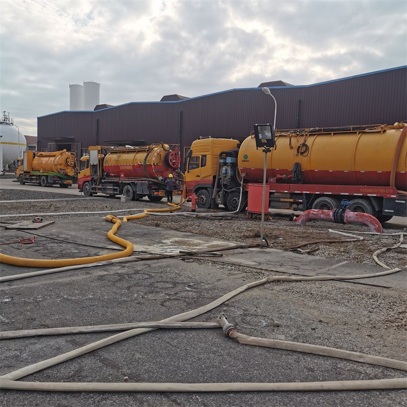 万泉镇污水池清理