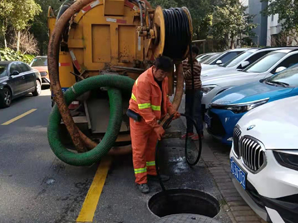 万泉镇排污管道清淤